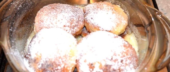 Сырники под сметанным соусом