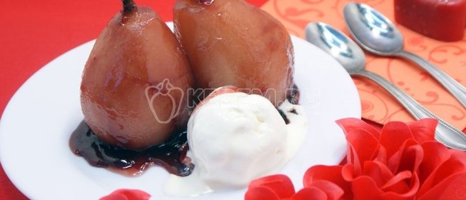 Яйца на крутонах под соусом