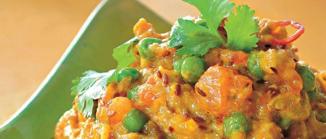 Баклажанная закуска с горошком и кинзой