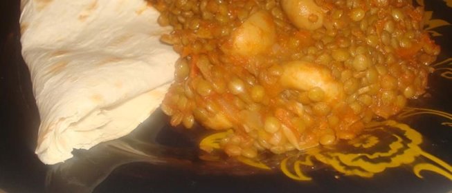 Рагу из чечевицы с помидорами и грибами