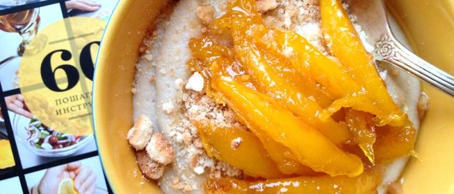 Банановая манная каша с ломтиками манго в сиропе