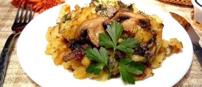 Жареная картошка с грибами и сливками