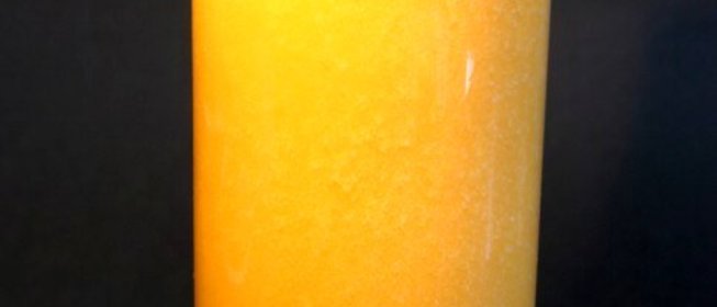 Персиковый сок с клубничным льдом