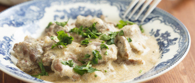 Телятина с йогуртом и травами