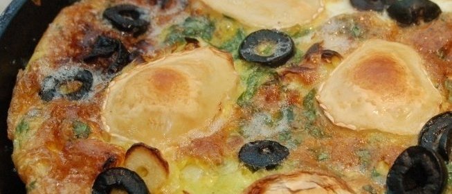 Омлет с луком пореем