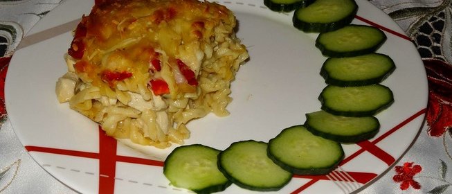 Запеканка из макарон и куриной грудкой под сыром