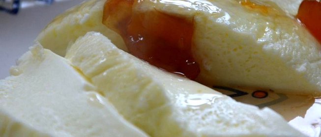 Омлет в пакете с персиковым вареньем