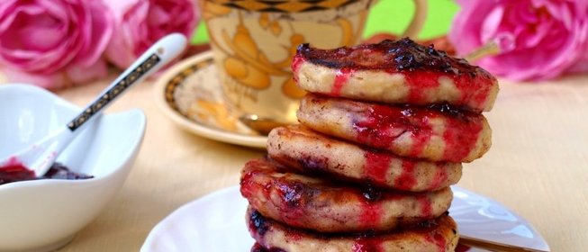 Сырники с чёрной смородиной