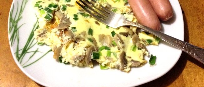 Омлет с шампиньонами и зеленым луком