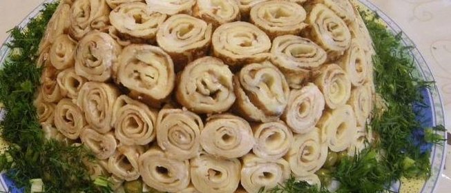 Салат с блинами и курицей Розы для любимого