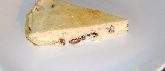 Запеканка из творога со сливочным маслом и изюмом