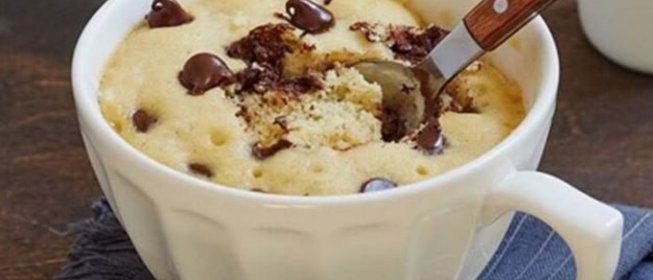 Печенье с шоколадом в чашке