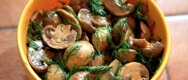 Шампиньоны по‑гречески (a la grecque)