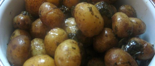 Картофель молодой с базиликом