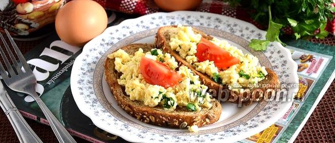 Тосты с омлетом и сербской брынзой