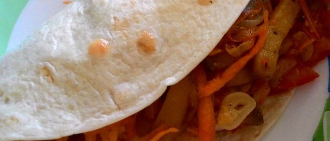 Тортилья с омлетом и овощами