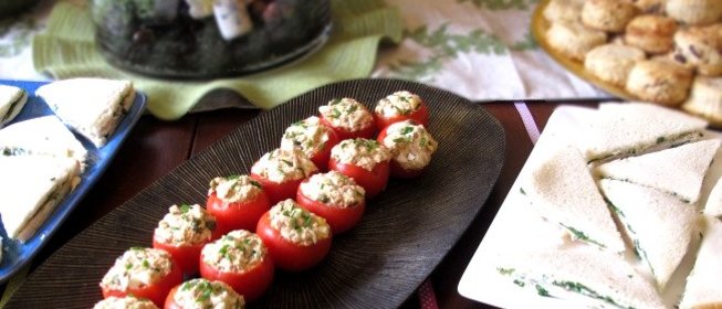 Помидоры, фаршированные сыром и чесноком