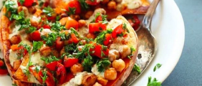 Печеный сладкий картофель с нутом