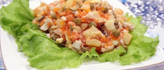 Салат «Оливье» с курицей и икорной закуской