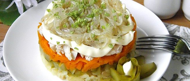 Слоеный салат с курицей