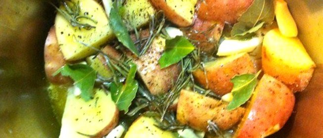 Литовская рождественская картошка в белом вине