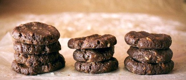 Шоколадно-ореховое сырое печенье