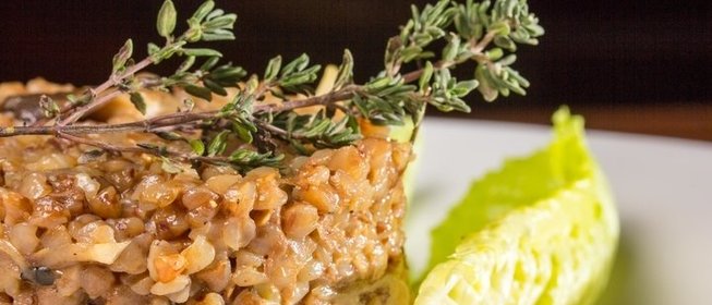 Гречка с луком и вешенками