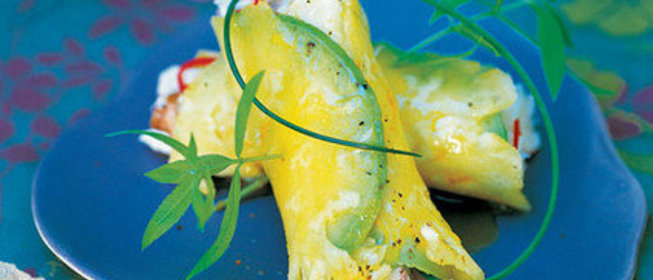 Немсы из ананаса с крабом