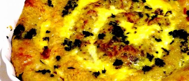 Блинная улитка с куриной грудкой,грибами,луком и базиликовым песто