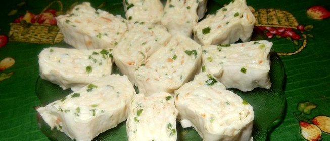 Ролл из лаваша с сыром и молодым чесноком