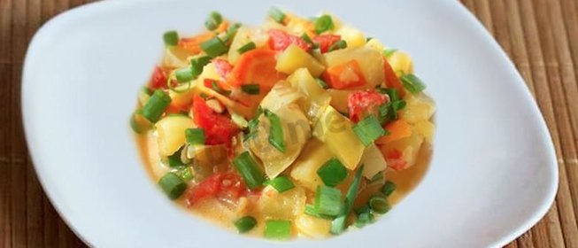 Молодая картошка с кабачками