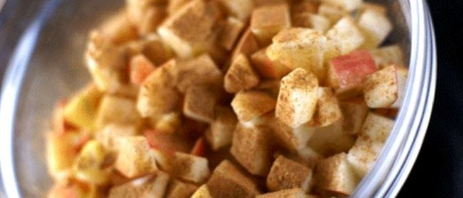 Яблоки с корицей и орехами для блинчиков или штруделя