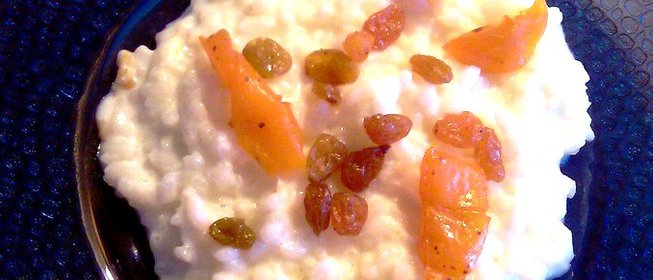 Молочная каша рисовая с курагой