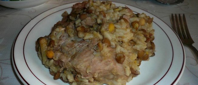 Свиное рагу с горохом и чечевицей