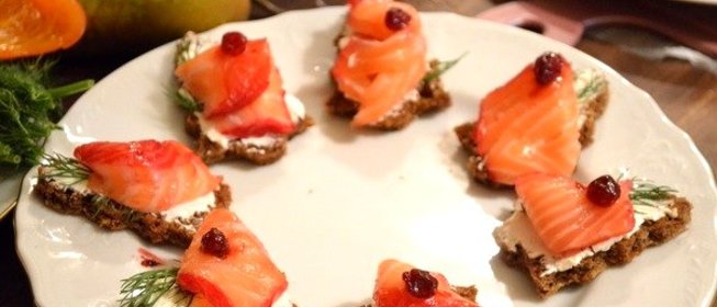 Канапе с семгой и сыром