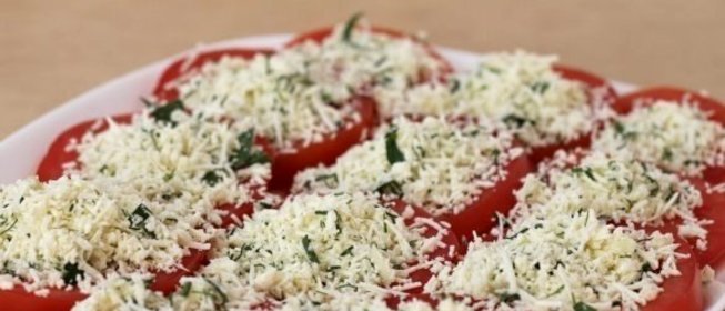 Помидоры с брынзой и чесноком