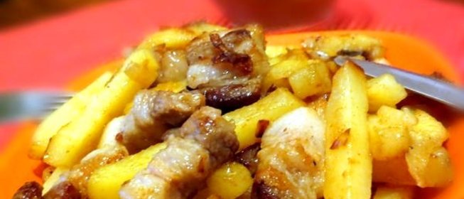 Жареная картошка с салом и луком