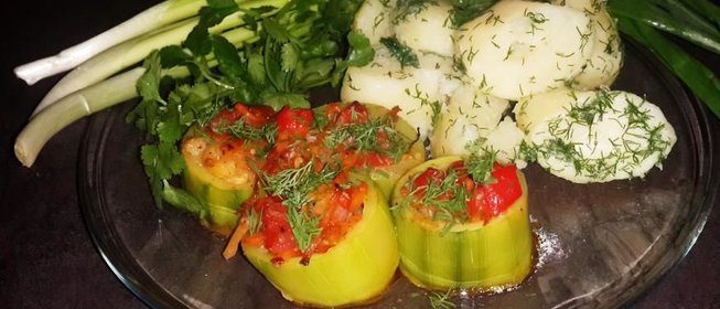 Овощное рагу в кабачках