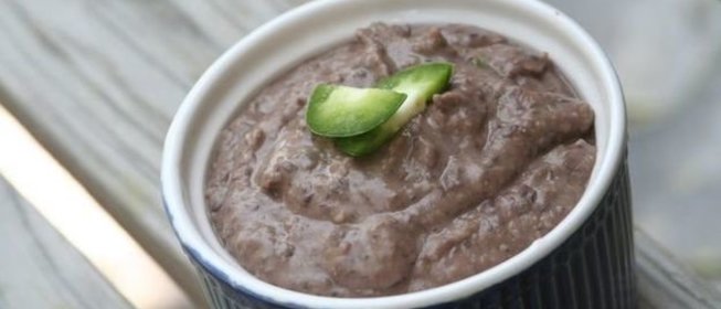 Хумус из черной фасоли