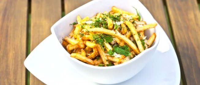 Жареный картофель с травами и сыром по‑итальянски