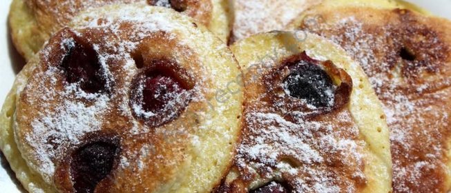 Оладьи пышные с вишней