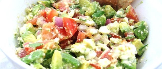 Сальса с авокадо и сыром фета