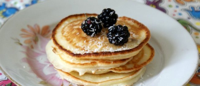 Оладьи на кефире с изюмом и кокосовой стружкой