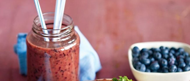 Смузи из граната с черникой