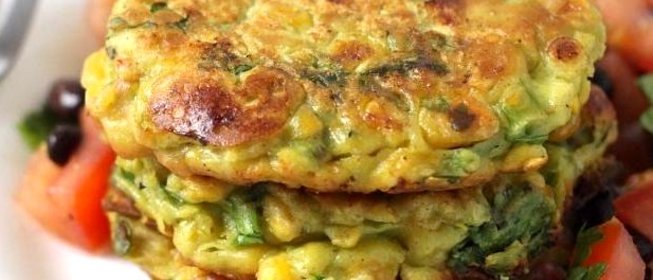 Оладьи из кукурузы и авокадо