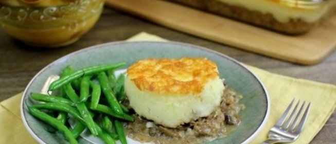 Картофельная запеканка с фаршем и грибами