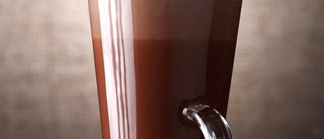 Горячий шоколад с ореховым ликером и ромом