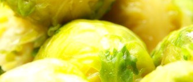 Тушеная брюссельская капуста с тимьяном