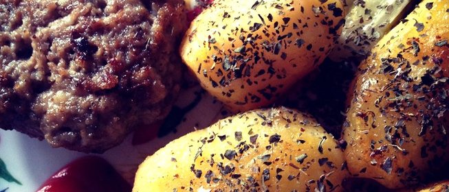 Отварной картофель с мясными ежиками