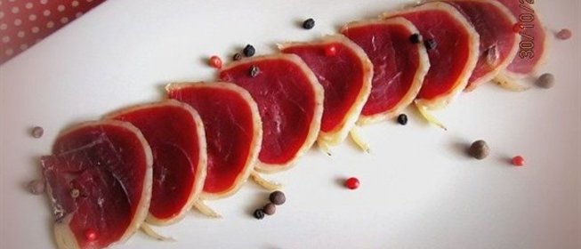 Ассорти из вяленого мяса.